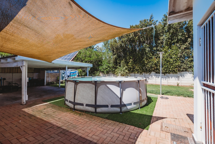 4 Bedroom Property for Sale in Bodorp Western Cape